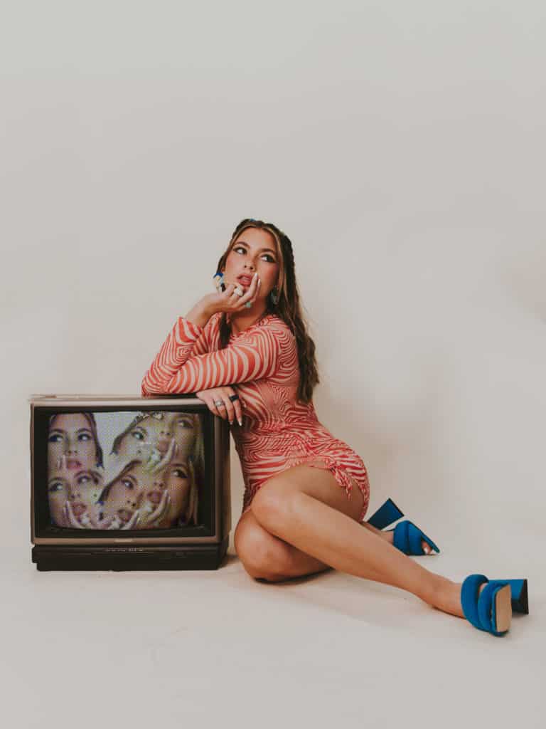 retro tv fashion photoshoot